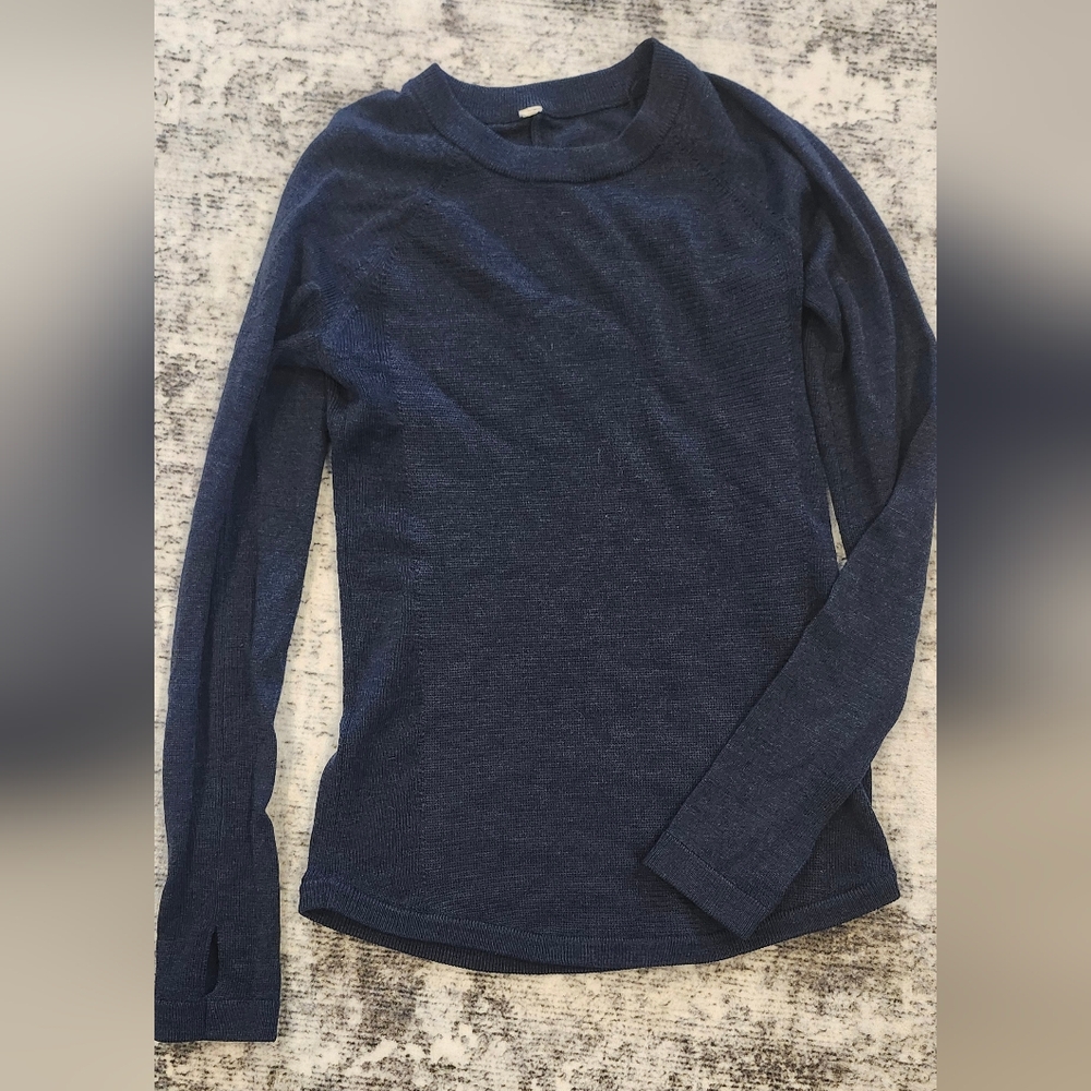 Lululemon $199 Merino Wool Knit Crewneck Sweater Size XS, 4 Navy Blue Back Logo